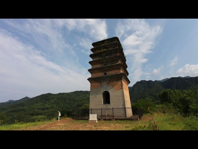 A scenic view of Xian Erlong Pagoda