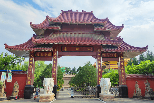 A scenic view of Xian Fengqiyuan Western Han Family Tombs