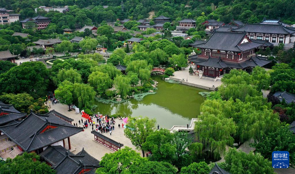 A scenic view of Xian Huaqing Palace Site
