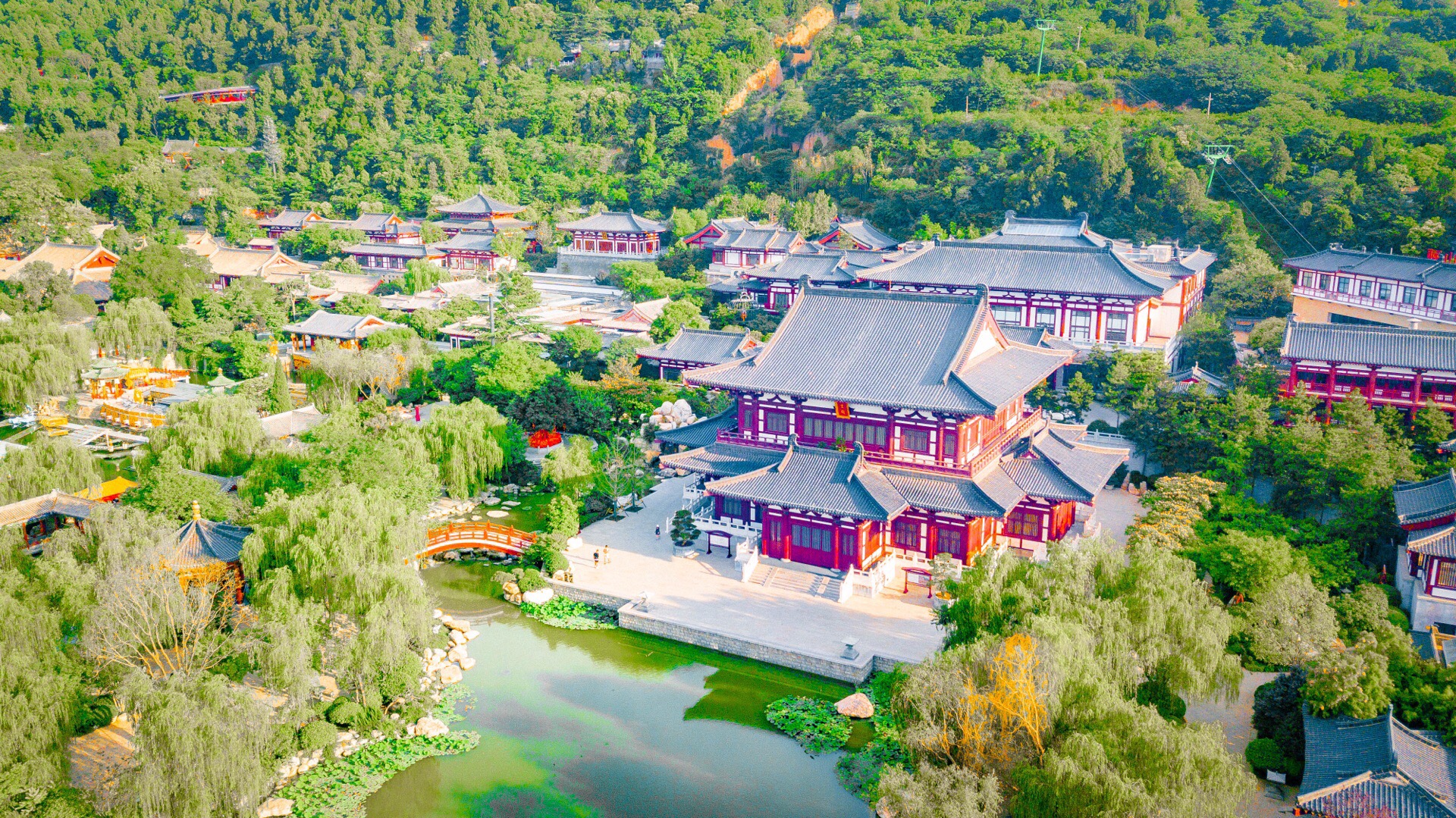 A scenic view of Xian Huaqing Palace Site