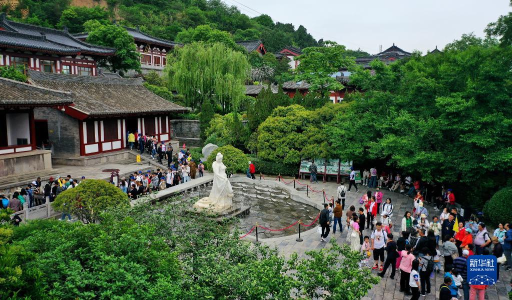 A scenic view of Xian Huaqing Palace Site