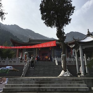 A scenic view of Xian Huxian Huayang Temple Dongyue Xiandian