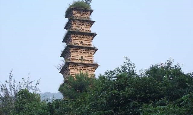 A scenic view of Xian Jingde Pagoda