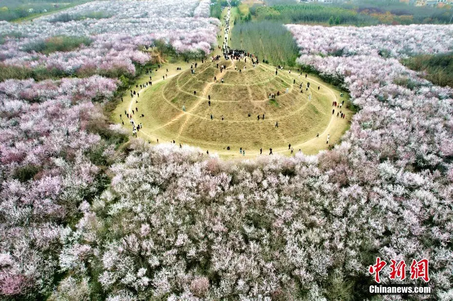 A scenic view of Xian Ming Qin Prince Tombs