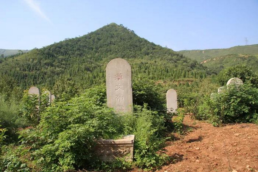 A scenic view of Xian Western Han Imperial Tombs Baling