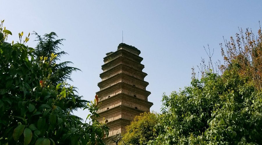 A scenic view of Xian Xiangji Temple Shandao Pagoda