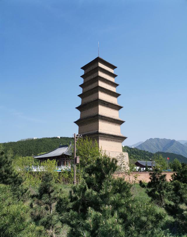 A scenic view of Xian Xianyou Temple Fawang Pagoda