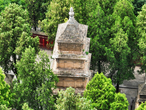 A scenic view of Xian Xingjiao Temple Pagoda