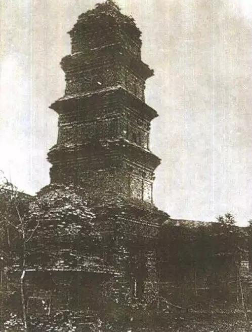 A scenic view of Xian Xingjiao Temple Pagoda