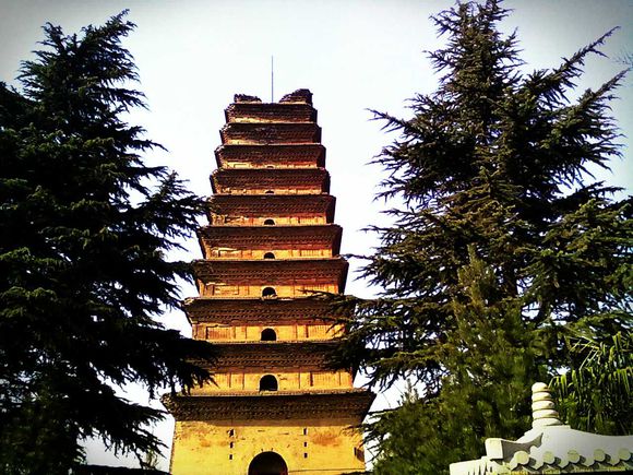 A scenic view of Xian Zhaohui Pagoda