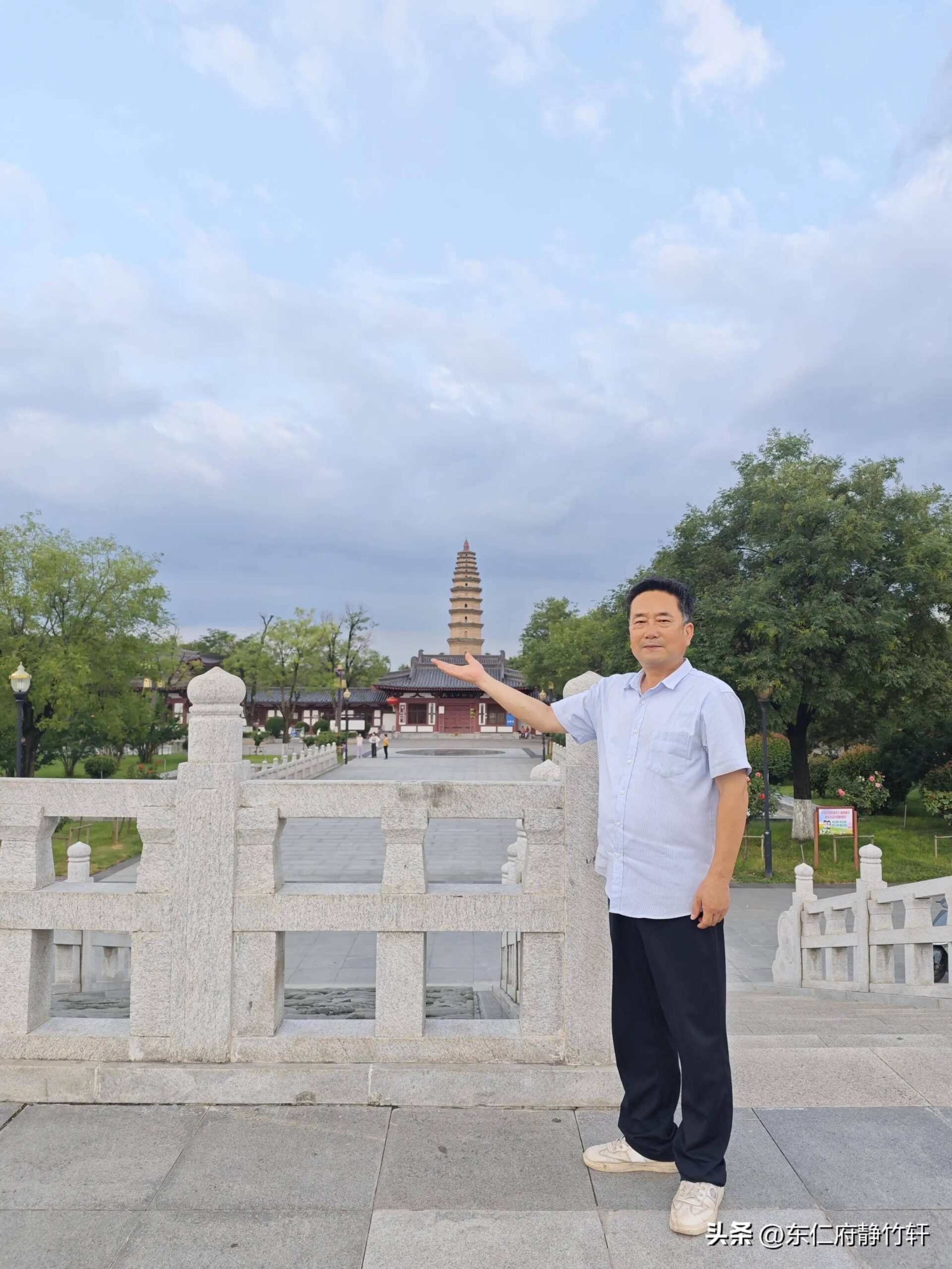 A scenic view of Xian Zhaohui Pagoda