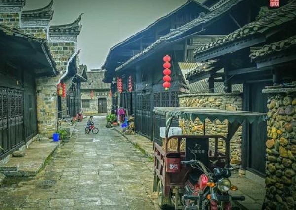 A scenic view of Xiangxi Liye Daban Yizhi Muqun