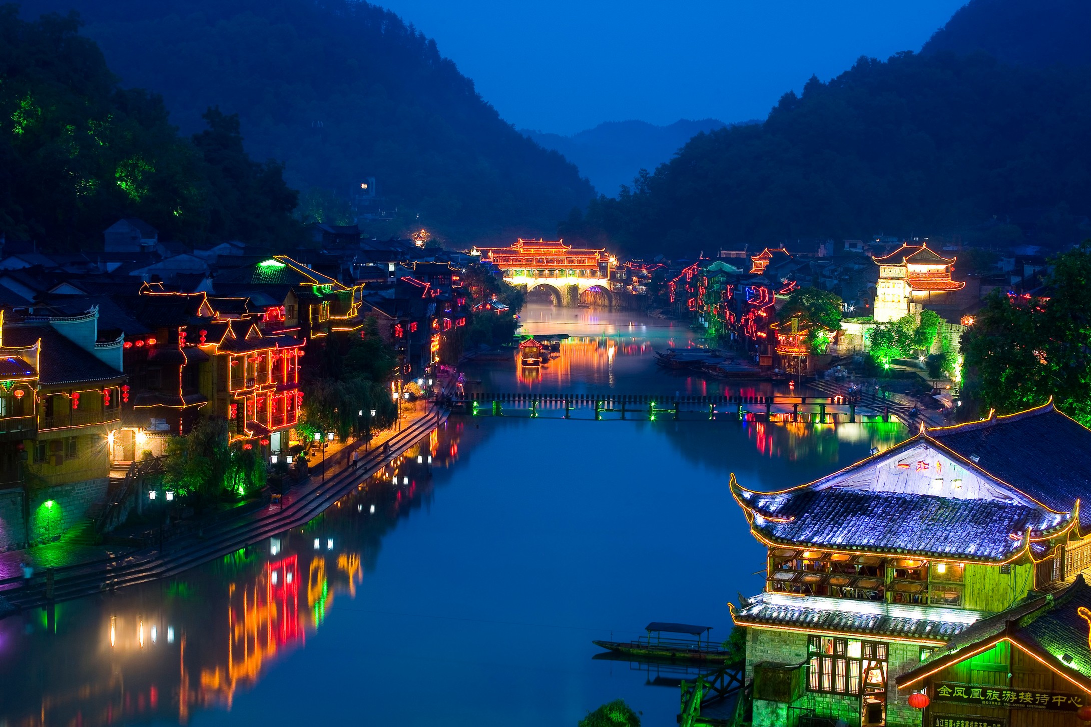 A scenic view of Xiangxi Pushizhen Gujianzhuqun