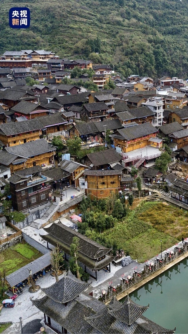 A scenic view of Xiangxi Pushizhen Gujianzhuqun