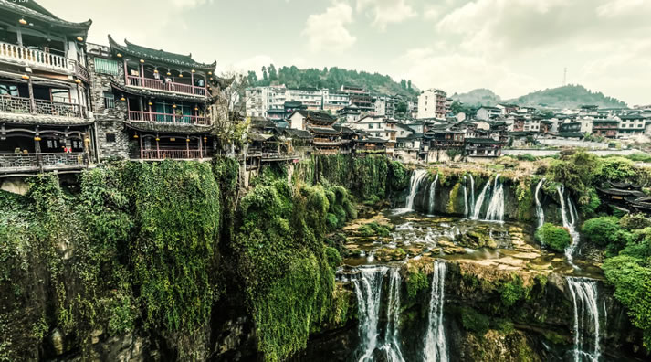 A scenic view of Xiangxi Pushizhen Gujianzhuqun