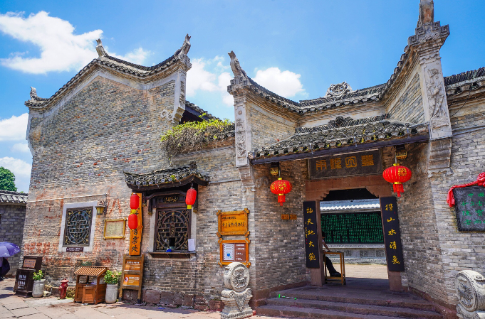 A scenic view of Xiangxi Shencongwen Guju