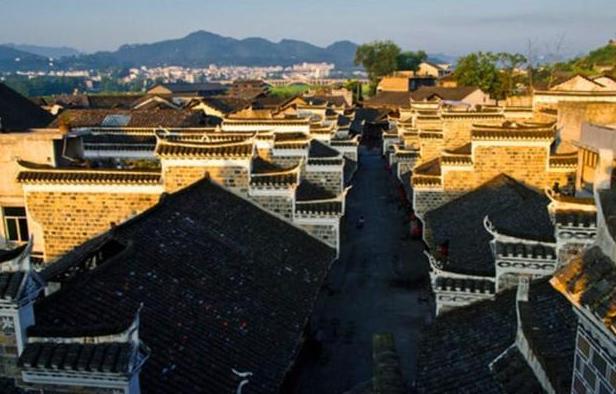 A scenic view of Xiangxi Xizhou Tongzhu
