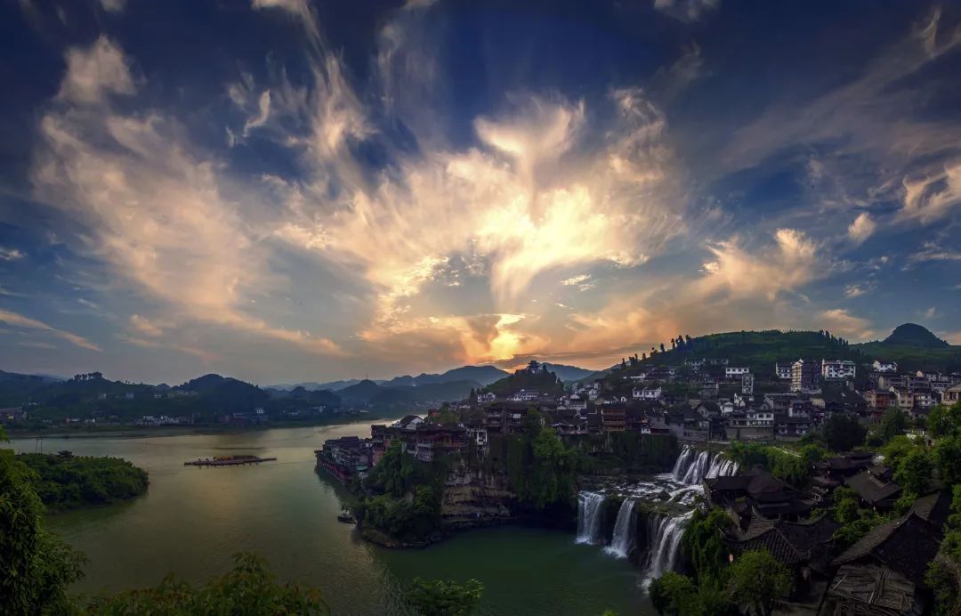 A scenic view of Xiangxi Xizhou Tongzhu