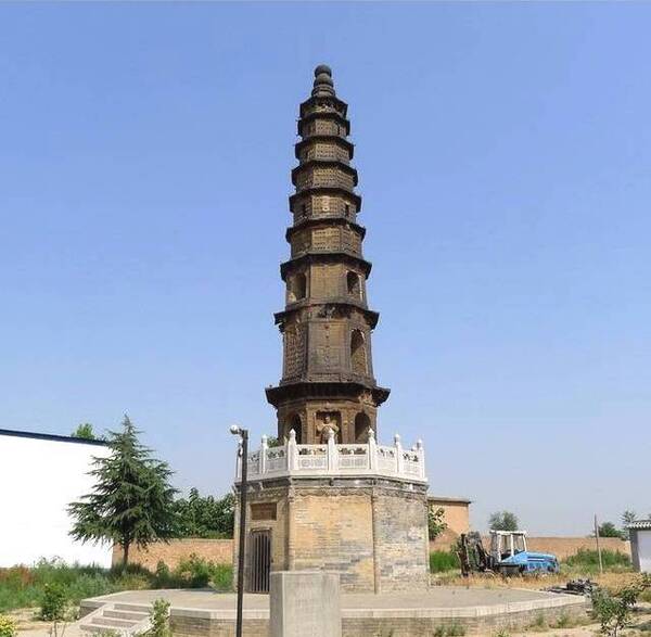 A scenic view of Xianyang Beidu Iron Pagoda