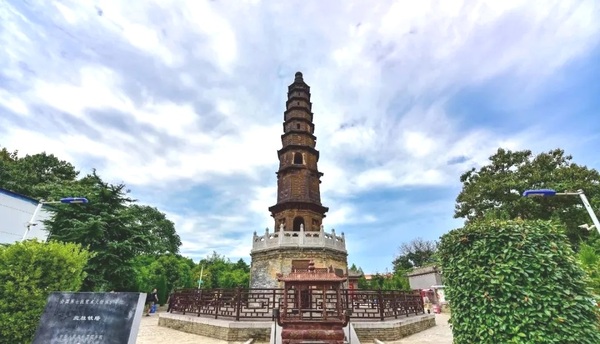 A scenic view of Xianyang Beidu Iron Pagoda
