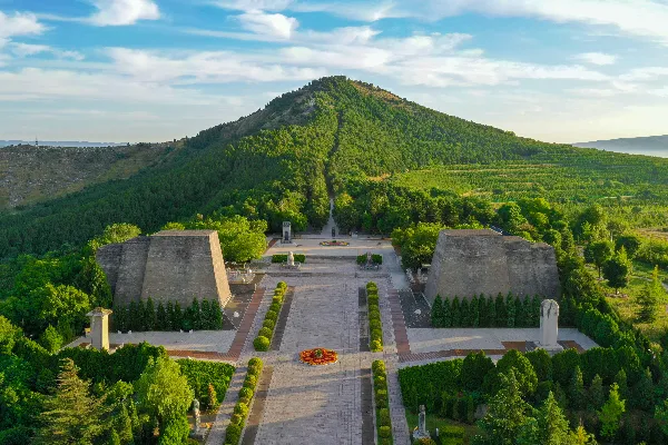 A scenic view of Xianyang Changling Mausoleum