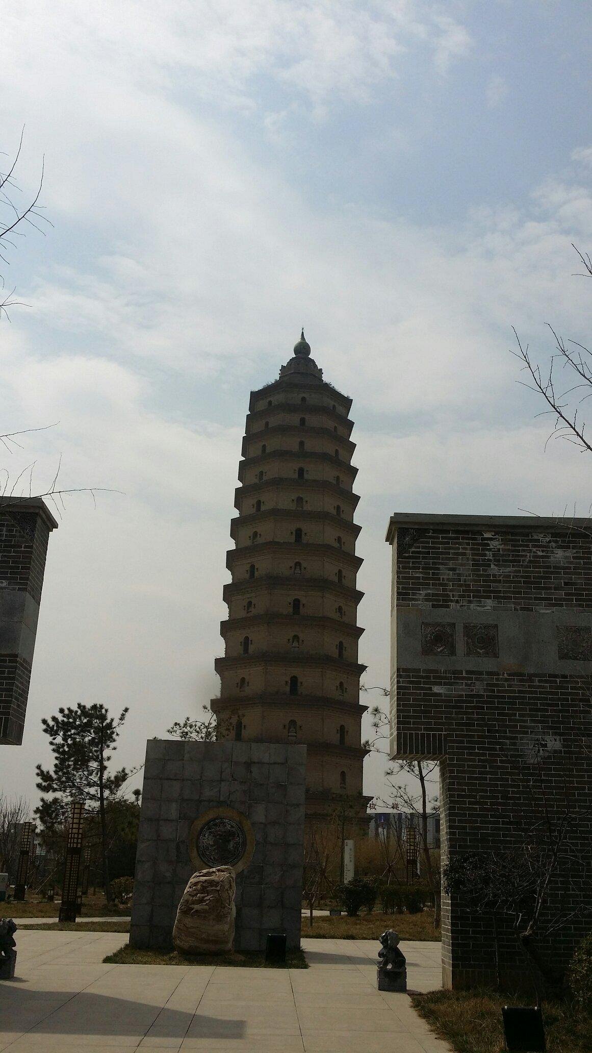 A scenic view of Xianyang Jingyang Chongwen Pagoda