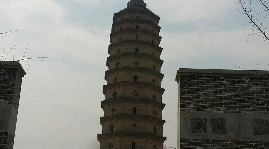 A scenic view of Xianyang Jingyang Chongwen Pagoda