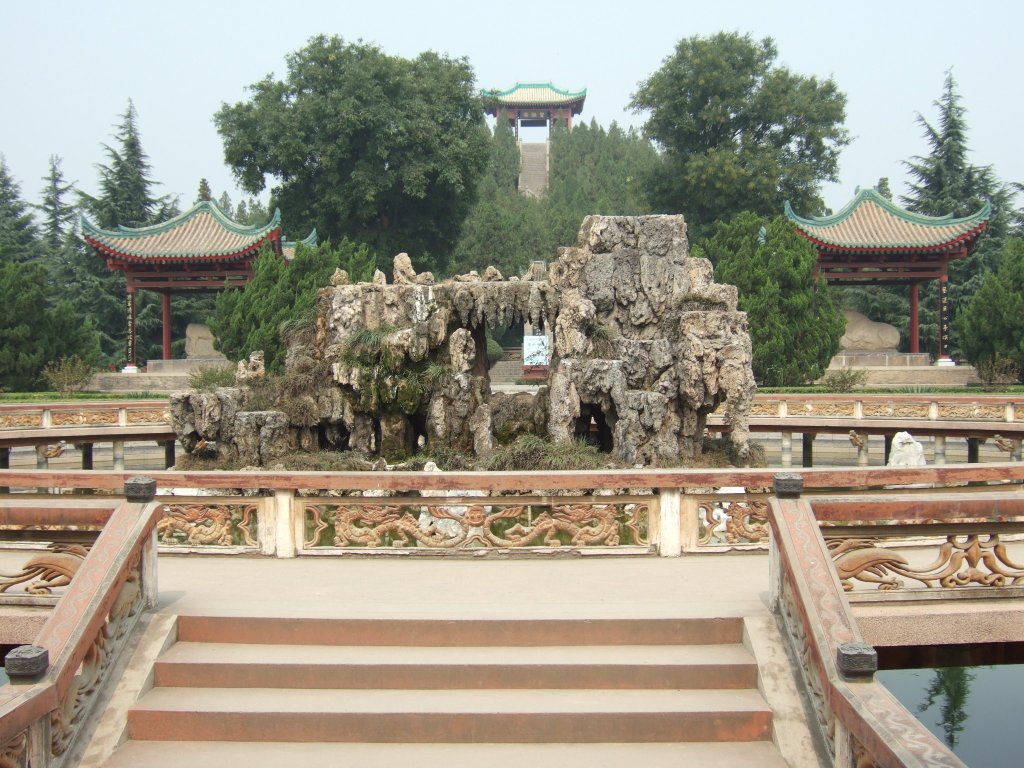 A scenic view of Xianyang Maoling Mausoleum