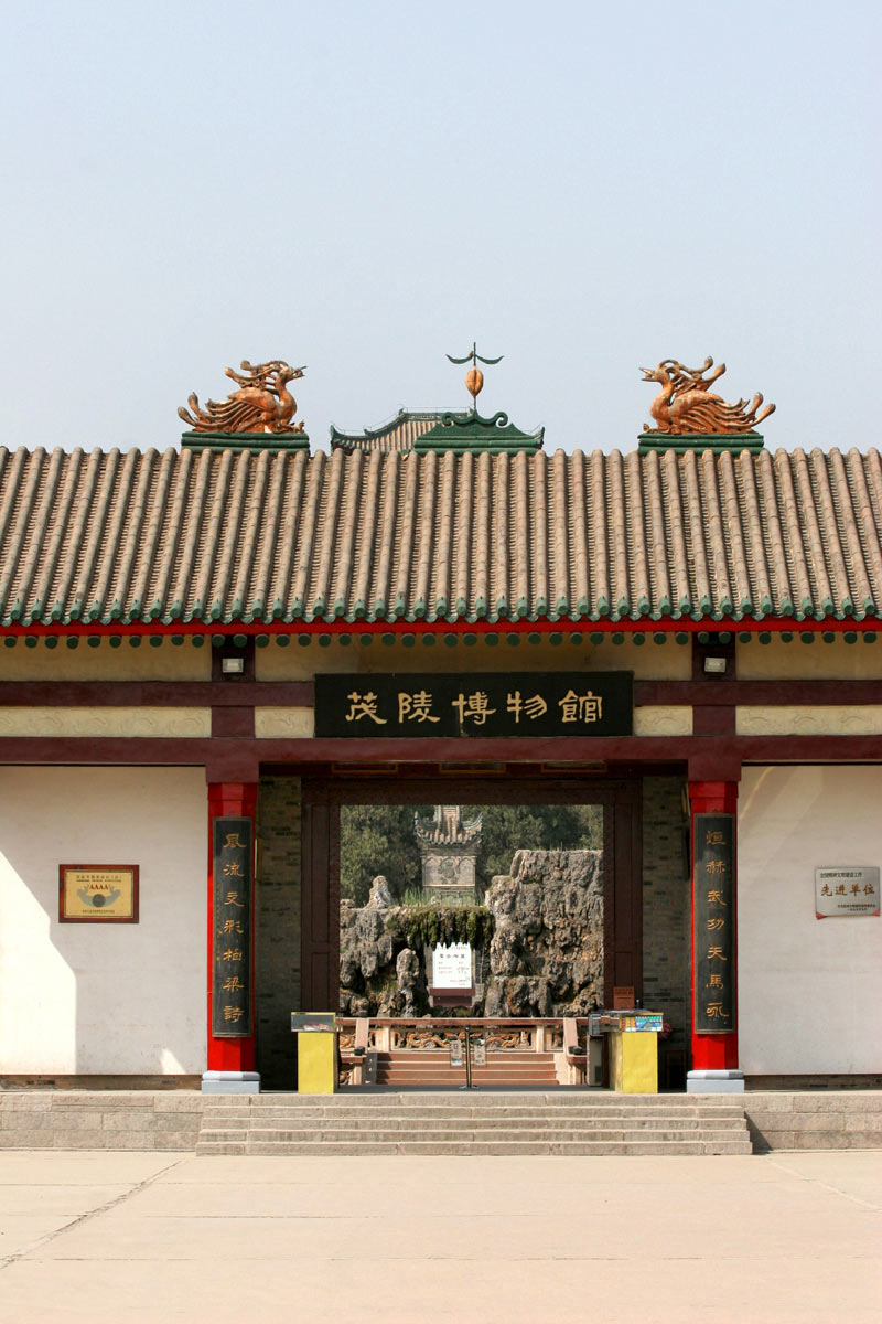 A scenic view of Xianyang Maoling Mausoleum