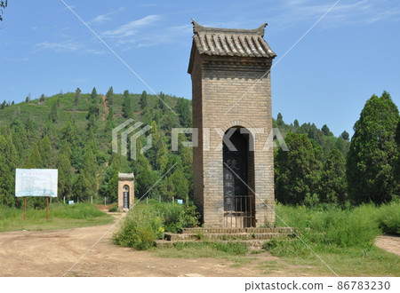 A scenic view of Xianyang Maoling Mausoleum