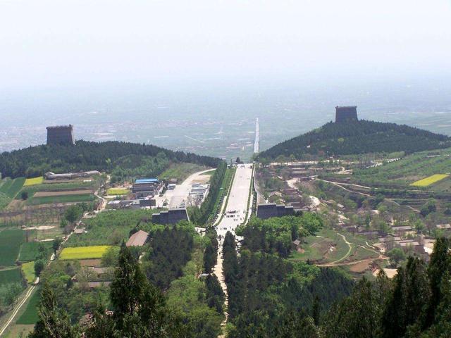 A scenic view of Xianyang Tailing Mausoleum