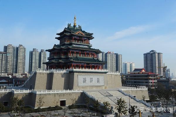A scenic view of Xianyang Wulingsi Pagoda