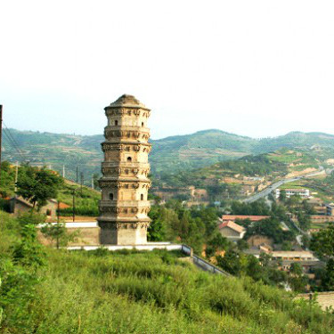 A scenic view of Xianyang Wulingsi Pagoda