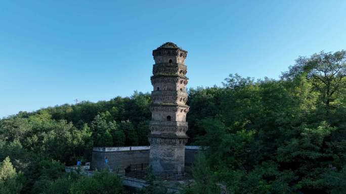 A scenic view of Xianyang Wulingsi Pagoda