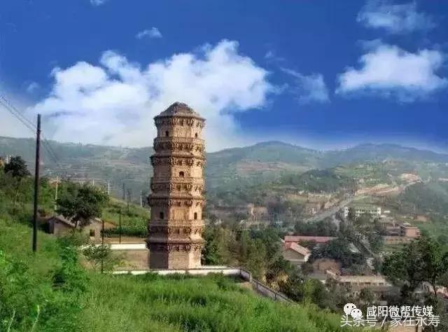 A scenic view of Xianyang Wulingsi Pagoda