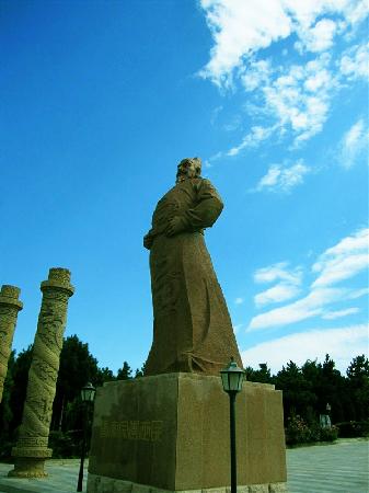 A scenic view of Xianyang Zhaoling Mausoleum