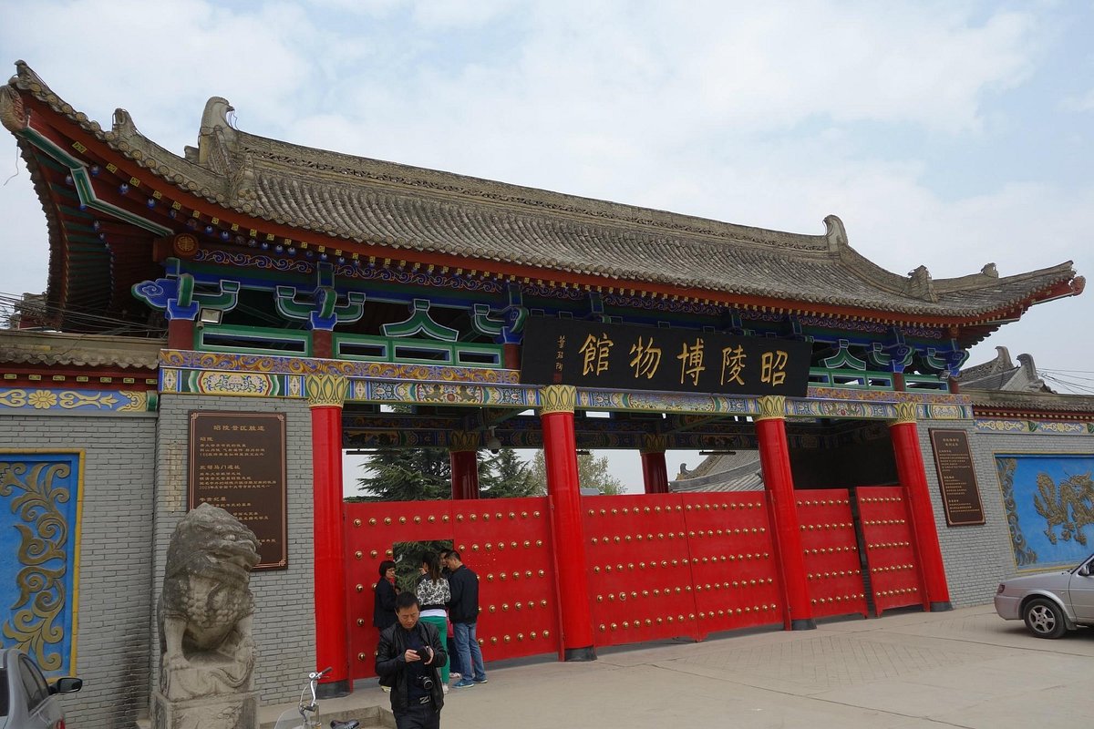 A scenic view of Xianyang Zhaoling Mausoleum