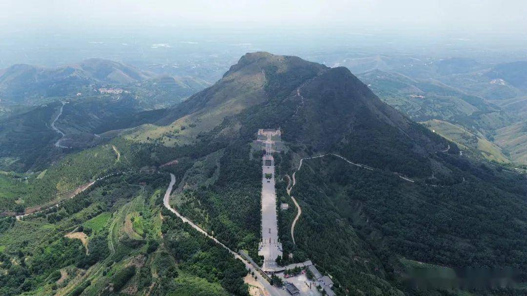 A scenic view of Xianyang Zhaoling Mausoleum