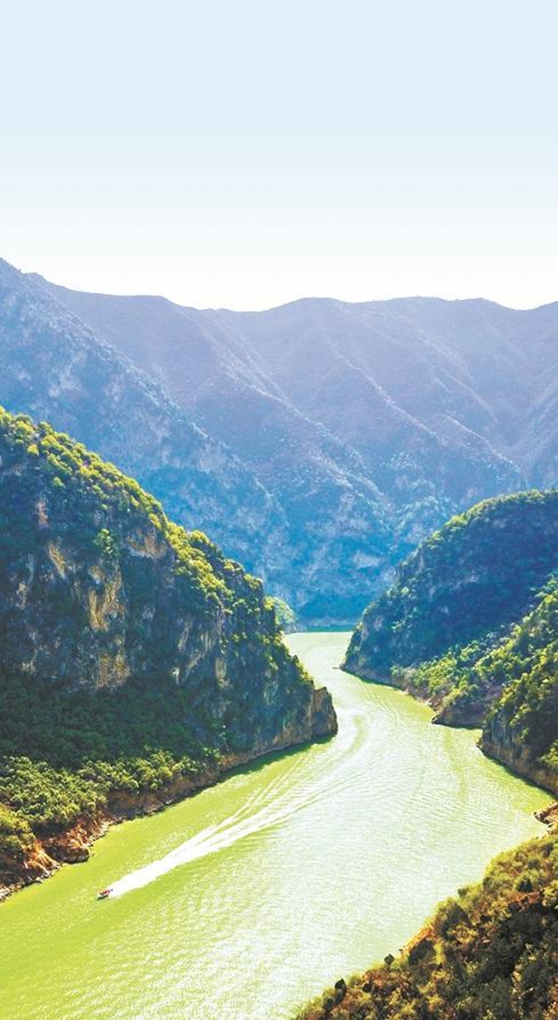 A scenic view of Xianyang Zheng Guo Canal Head Site