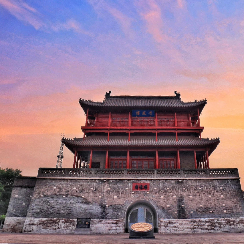 A scenic view of Xingtai Qingfeng Tower