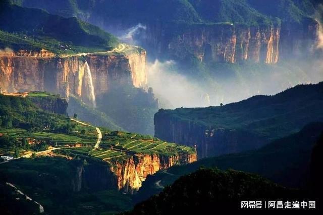 A scenic view of Xinxiang Tuoluonijingchuang