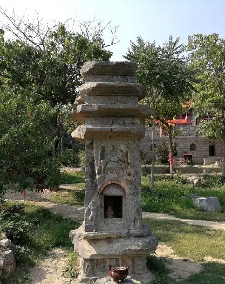 A scenic view of Xinxiang Xiangquansishiku
