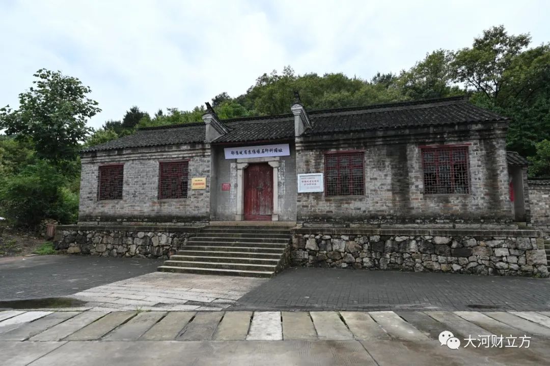 A scenic view of Xinyang Eyuwanbiantequsuiweiaizhengfujiuzhi