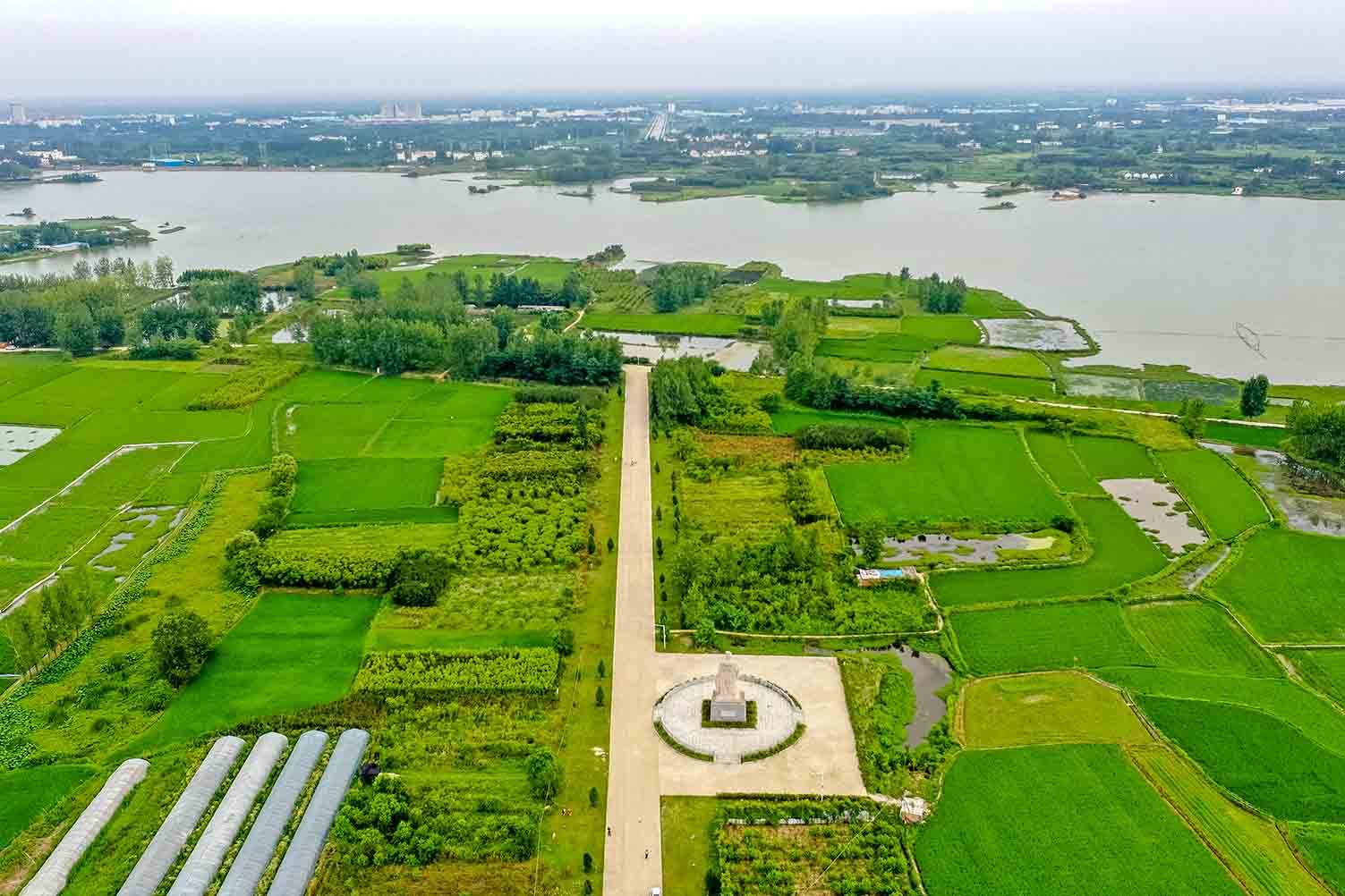 A scenic view of Xinyang Huangguogucheng