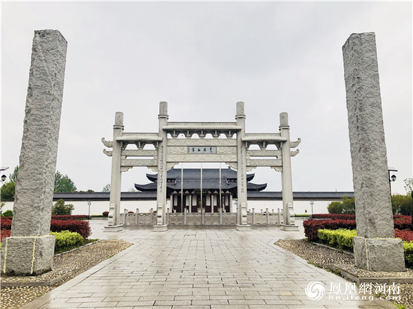 A scenic view of Xinyang Huangguogucheng