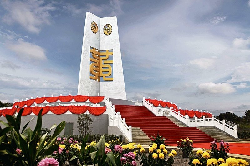A scenic view of Xinyang Huangguogucheng