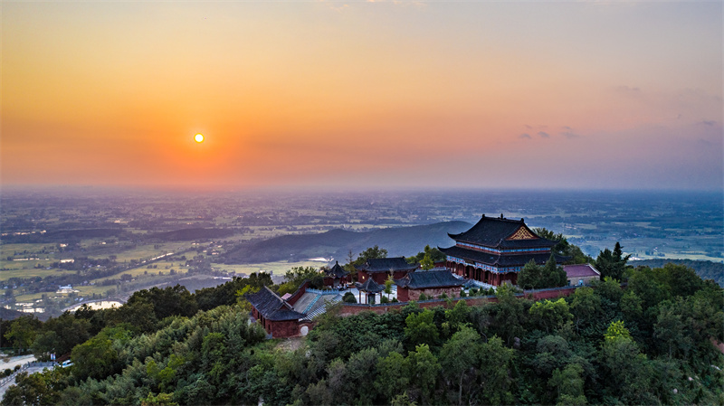 A scenic view of Xinyang Jiangguogucheng
