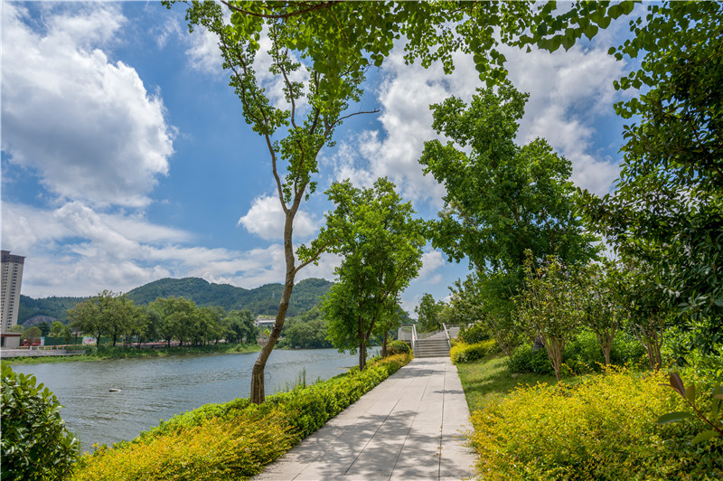 A scenic view of Xinyang Jiangguogucheng
