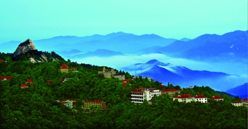 A scenic view of Xinyang Jigongshanjindaijianzhuqun