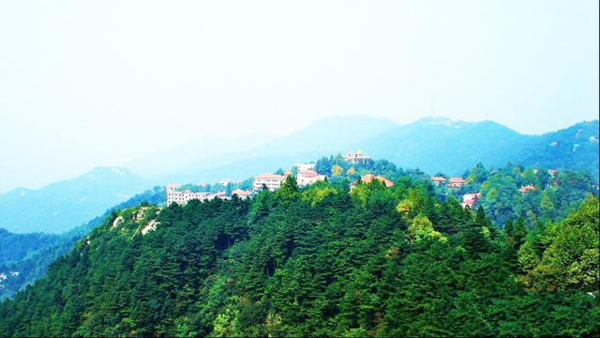 A scenic view of Xinyang Jigongshanjindaijianzhuqun